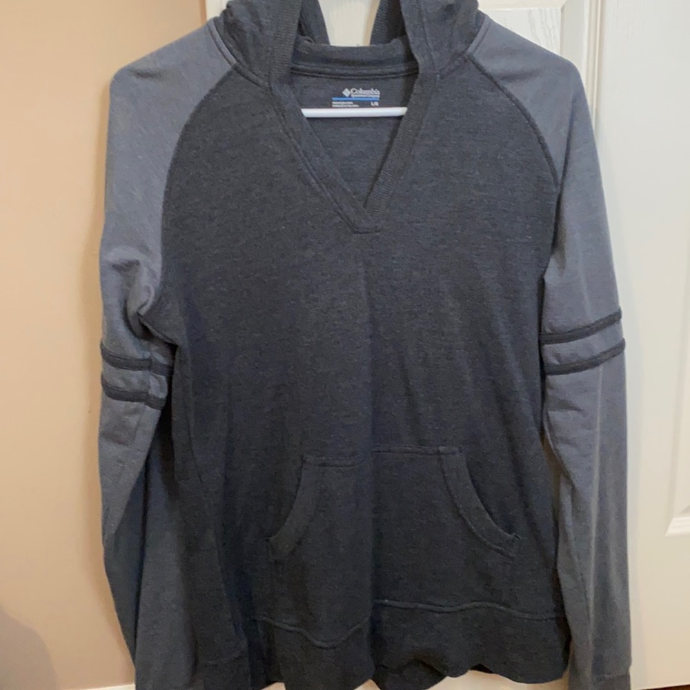 Columbia thin hoodie v neck